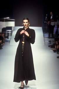 1680047386_NinaRicci1996HauteCouture35.thumb.jpg.68e7292a9ac9ab994cff29c4da33a3a3.jpg