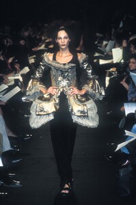 1680157999_JeanPaulGaultier1998HauteCouture173.thumb.jpg.a84627e74e1a2c2a8f1eeac568c5dcd3.jpg