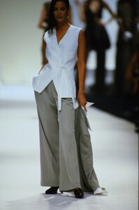 1693145418_DiorSpring1994(3).thumb.jpg.1db97305568cada4a5afd93809e94cd7.jpg