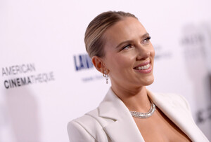 Scarlett+Johansson+35th+Annual+American+Cinematheque+wEu-n5gvWqUx.jpeg