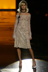 1720942056_Valentino2002HauteCouture103.thumb.jpg.069f8b6465e11014eca620ae435870d6.jpg