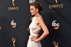 Aimee+Teegarden+68th+Annual+Primetime+Emmy+uO-hT1gIgH2x.jpg