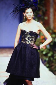 1750316019_christian-lacroix-couture-fall-1996(10).thumb.jpg.20bfe4544dc6c8daa246190fbc3a7da9.jpg