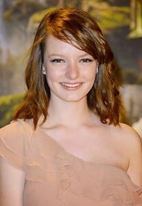 DAKOTA BLUE RICHARDS (2).jpg