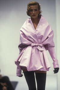 1763436239_DolceGabbanaSpring19921.thumb.jpg.de6cf0cc4e9bff1ef9da79203b9bfbf5.jpg