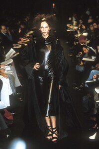 1773740154_JeanPaulGaultier1998HauteCouture160.thumb.jpg.3fa3d6931574411903670247be0516f9.jpg