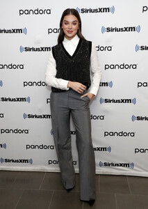 Hailee+Steinfeld+Hailee+Steinfeld+Visits+SiriusXM+onoIQOjYdbKx.jpeg