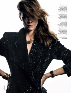2021-11-27 - Elle Italia-6.jpg