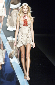 1806869182_Valentino2002WomenRTW75.thumb.jpg.b221ed998e398bb9f93a801d279c7c2b.jpg