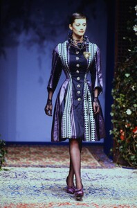 1811259922_christian-lacroix-couture-fall-1996(19).thumb.jpg.93550509e0d08c7fa6a3c33c20cbfffc.jpg