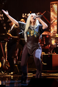 Christina+Aguilera+36th+Annual+Rock+Roll+Hall+cZDEq9tO2-7x.jpg