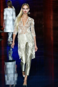 1845074747_Valentino2003HauteCouture50.thumb.jpg.be3d187da426e9e74eec60c9bef7ed37.jpg