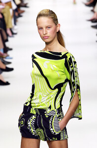 186827082_EmilioPucci2001WomenRTW26.thumb.jpg.2bb88c72f65a8ac4a82cba8108b84ad7.jpg