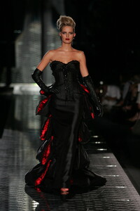 188283488_Valentino2004HauteCouture265.thumb.jpg.d75945b3f7e37b0218e64b5ac1e4542b.jpg