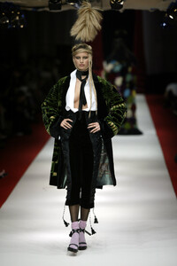 1888794637_JeanPaulGaultier2002HauteCouture128.thumb.jpg.2ca0dbe0ad9d0064216eeafaf327bb42.jpg