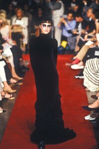 191017573_JeanPaulGaultier1997HauteCouture136.thumb.jpg.bcf1756b60743dd535dae9707479d2ea.jpg