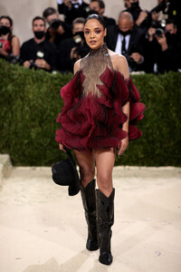 Tessa+Thompson+2021+Met+Gala+Celebrating+America+S-E8f2weLnLx.jpg