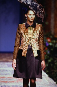 1921553697_christian-lacroix-couture-fall-1996(1).thumb.jpg.1bdfc2b5df9326c342a1eed10f989762.jpg