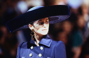 1921727134_christian-lacroix-couture-fall-1996(26).thumb.jpg.bdfcbf9e4130c0c1f37551a8d9f3bbf9.jpg