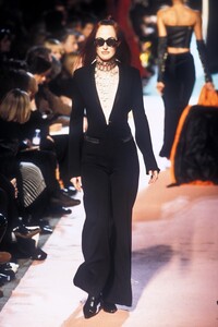 1924113105_JeanPaulGaultier1996WomenRTW109.thumb.jpg.f2033a717b0bfa0fe6d131c752004b8f.jpg