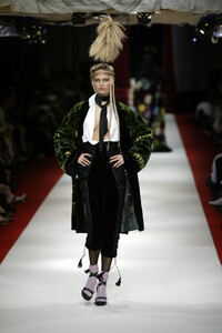 1924916324_JeanPaulGaultier2002HauteCouture129.thumb.jpg.a1a8bd8728b90684f96db9ea4e2f3cf0.jpg