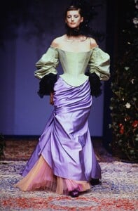 1932419348_christian-lacroix-couture-fall-1996(24).thumb.jpg.82fc03b81006d54e9e00e90dca6f9d25.jpg