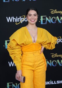Auli+Cravalho+Disney+Studios+Los+Angeles+Premiere+IwubtphL46Ox.jpeg