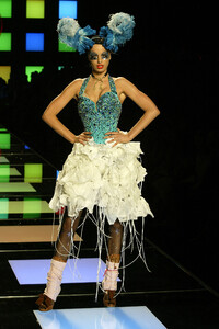 1964018269_ChristianDior2003HauteCouture317.thumb.jpg.1e23f40f984658fd65b4db47515610ea.jpg