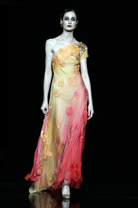 1966866376_Valentino2005HauteCouture22.thumb.jpg.c41c8791120e5979c1106b30d41a320f.jpg