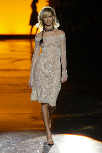 1977122875_Valentino2002HauteCouture102.thumb.jpg.c52a55016b211b7908d007d85ca0089a.jpg