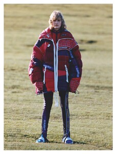 Vogue UK 12.2021-page-007.jpg