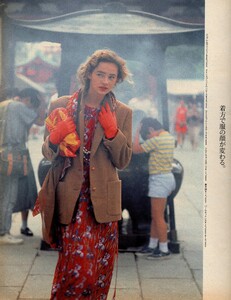 1988-10-20ElleJapan003.thumb.jpg.22e2fa2d94c050ef1f74898ff4879a5a.jpg