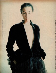 1988-10-20ElleJapan006.thumb.jpg.cf0ed1edd11f46e9b6857a7d9b0a69df.jpg