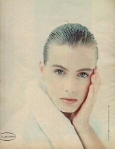 1988-10-20ElleJapan008.thumb.jpg.7227b36720102f64b0c45d73ecb261de.jpg