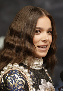 Hailee+Steinfeld+Apple+TV+Season+3+Premiere+4VvsG-GIjWgx.jpeg