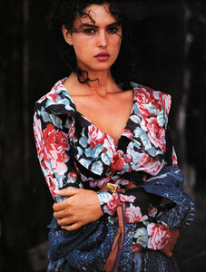 20-ELLEITaug88-m.MonicaBellucci-ph.OlivieroToscani.thumb.jpg.373db42e237f4351399a621b1b84060e.jpg