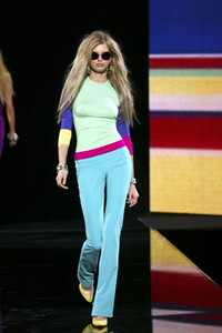 2007029526_Versace2003WomenRTW31.thumb.jpg.f3cef0c8b02659d1c1cfd731c5bae2fb.jpg