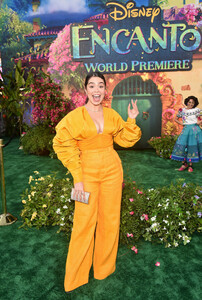 Auli+Cravalho+World+Premiere+Walt+Disney+Animation+d6--6yXOIn3x.jpeg