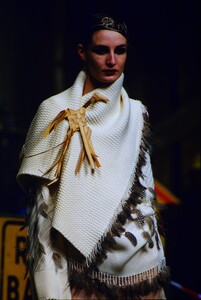 2019575064_john-galliano-fall-1999(11).thumb.jpg.df8b2044ecc2594b5e9a75b7b42f147e.jpg