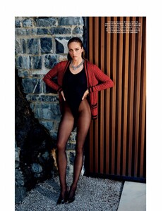 2021-12-01_Harpers_Bazaar_Espana-page-007.jpg