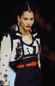 2023575101_christian-lacroix-hc-ss-1995(5).thumb.jpg.8f216e0eb898053ad819ed008ea79525.jpg