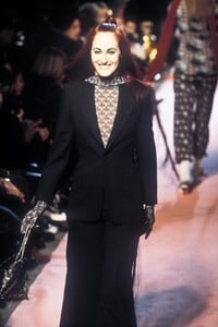 2030294574_JeanPaulGaultier1996WomenRTW104.thumb.jpg.abe805ea8c487e51efc15440d887ca9b.jpg