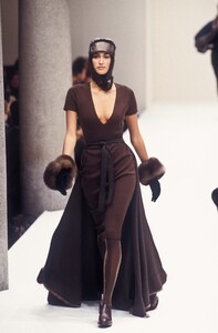 2058603012_Fendi1995WomenRTW84.thumb.jpg.fa317dd6af0a8cc707e63455af9da28b.jpg