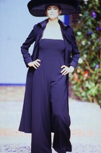 2079338980_christian-lacroix-couture-fall-1996(13).thumb.jpg.5857feeafd43f4182e0cccf7586b5a3e.jpg
