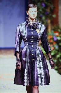 210018086_christian-lacroix-couture-fall-1996(14).thumb.jpg.4b8961ab7b9340a263c7072c2e5698f5.jpg