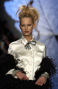 2104488863_Valentino2001HauteCouture58.thumb.jpg.3e71afc13a4b0635675bc2e54b0c2b7c.jpg