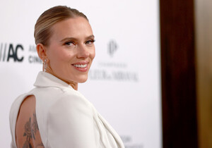 Scarlett+Johansson+35th+Annual+American+Cinematheque+9GleVPfeCo1x.jpeg