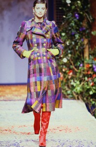 22033746_christian-lacroix-couture-fall-1996(2).thumb.jpg.f5deb24e1fb124c1181663a25067003d.jpg