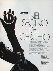 23-ELLEITfeb89-m.KellyDirstineAngieNatalyCoualy-ph.OlivieroToscani.thumb.jpg.2cb8a8d61436b7c92d90f2acf4a72a6e.jpg