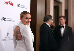 Scarlett+Johansson+35th+Annual+American+Cinematheque+wyn5GfTo6VRx.jpeg